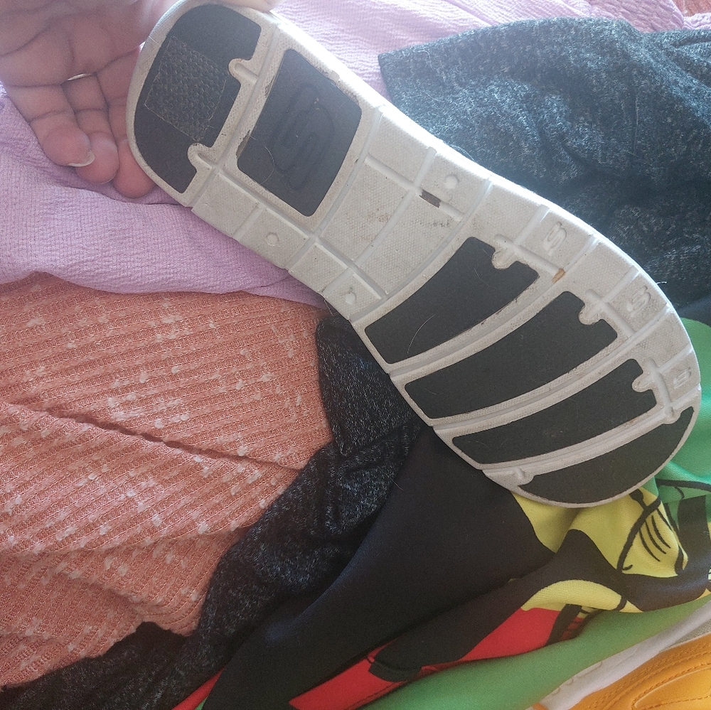 Sandals - Picture 3 of 4